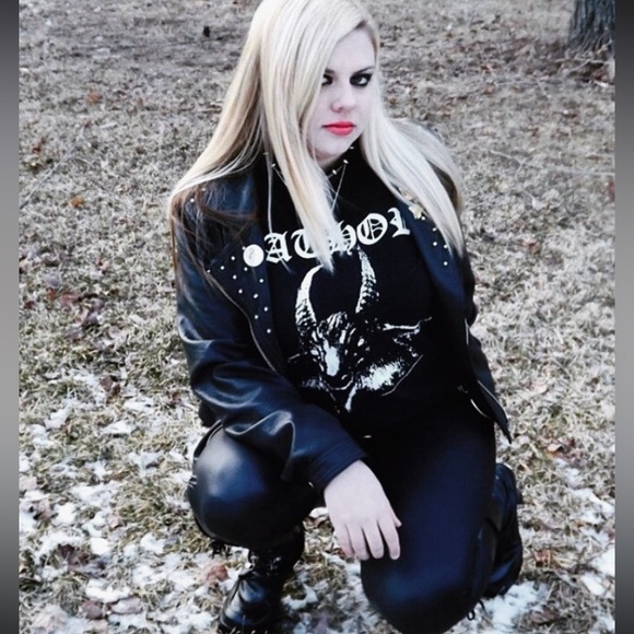 Meet your Posher, Lux n Agonie - Picture 9 of 10